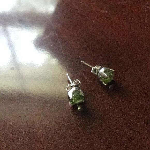 Precious Gemstone Green Peridot Stud Earrings, NEW, Handmade, 5mm, Sterling Silv - Picture 3 of 5